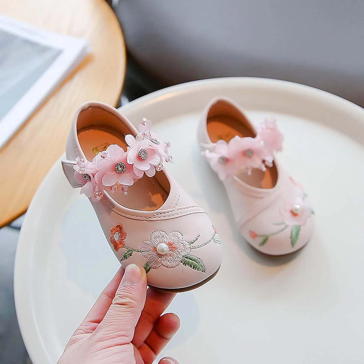 Girl Mary Jane Dance Shoes Ballet Sports Shoes Traditional Chinese Flower Embroidered Shoes Princess Skirt Flat Shoes