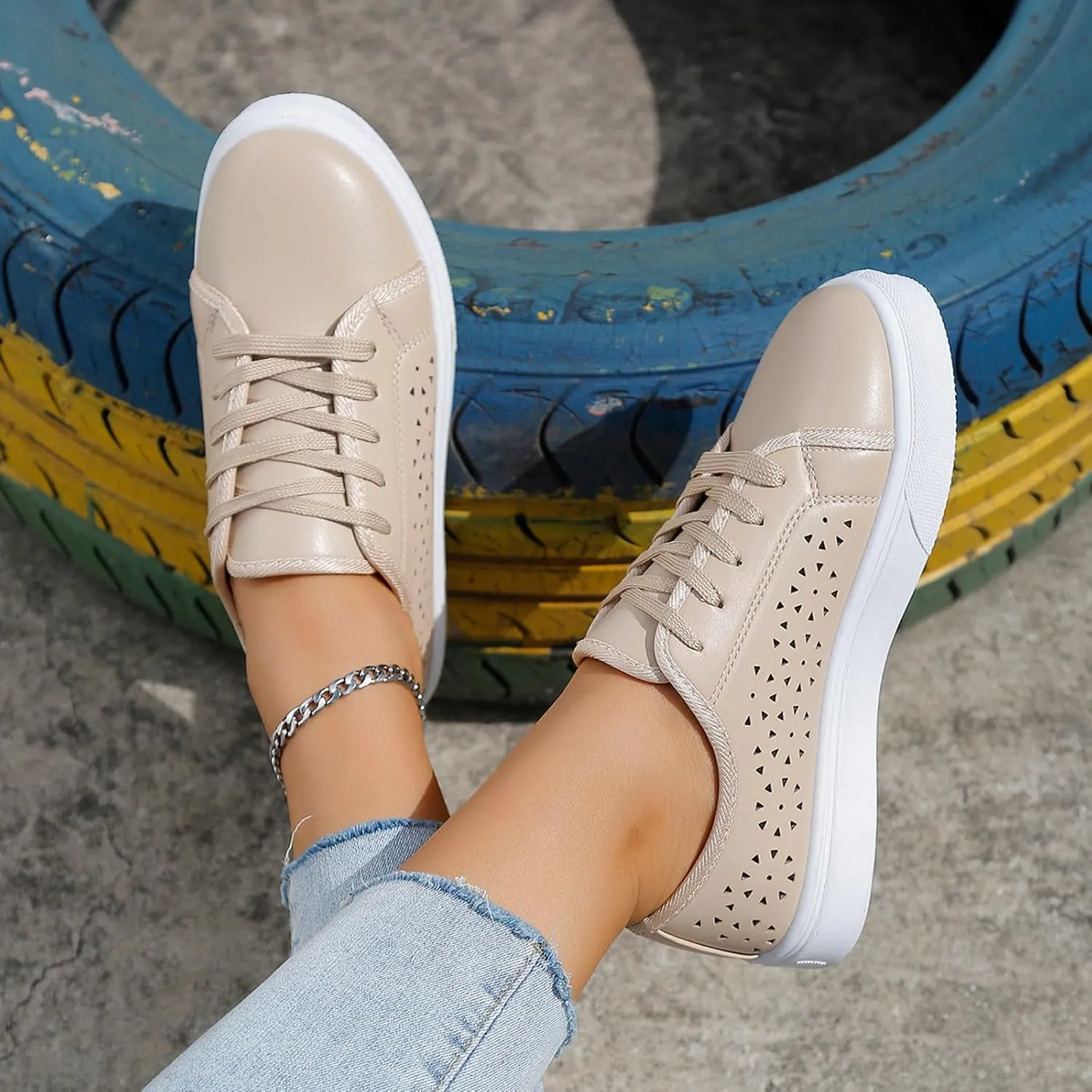 Ladies Fashion Solid Color Breathable Hollow Leather Lace Up Flat Bottomed Casual Shoes Casual Lace up Shoes for Women